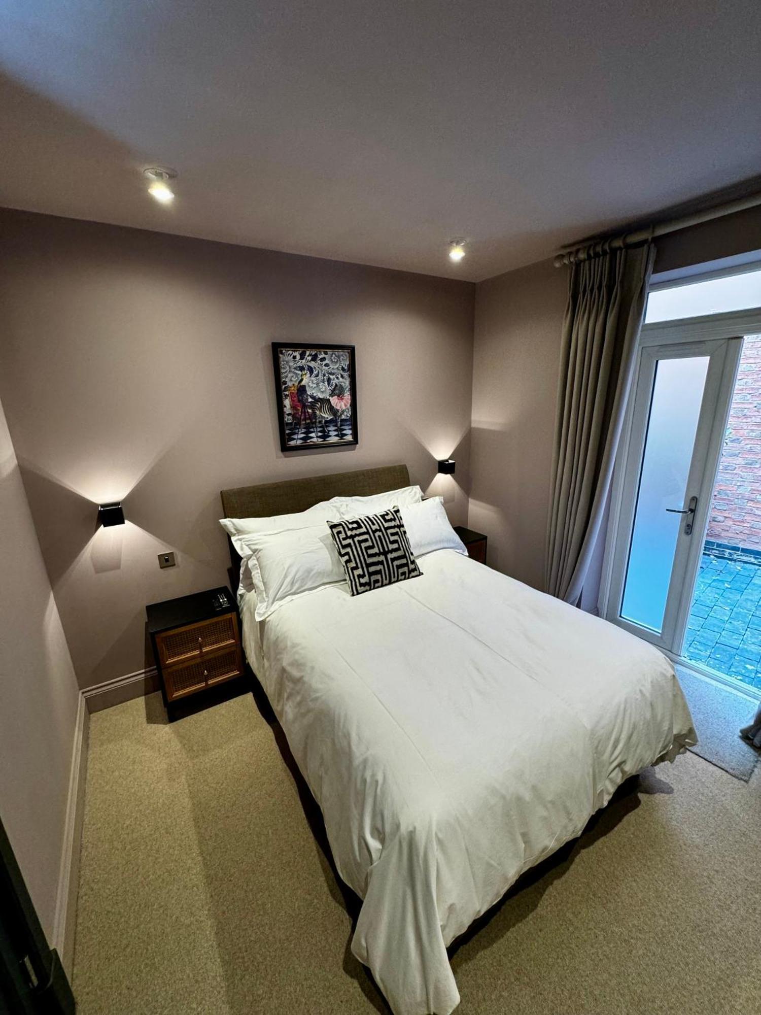 Macbeths Corner High End Luxury Apartment In Centre With Parking Stratford-upon-Avon Extérieur photo