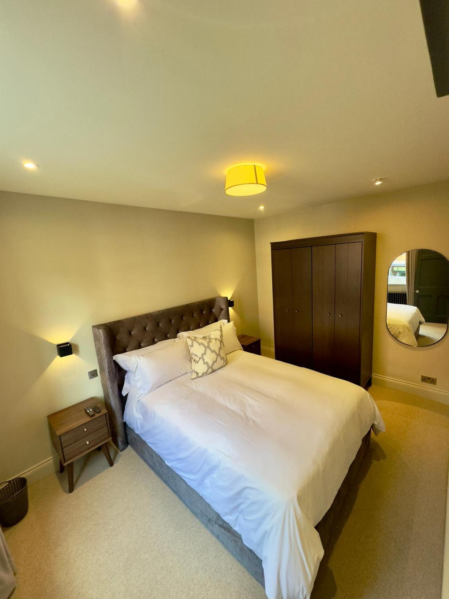 Macbeths Corner High End Luxury Apartment In Centre With Parking Stratford-upon-Avon Extérieur photo