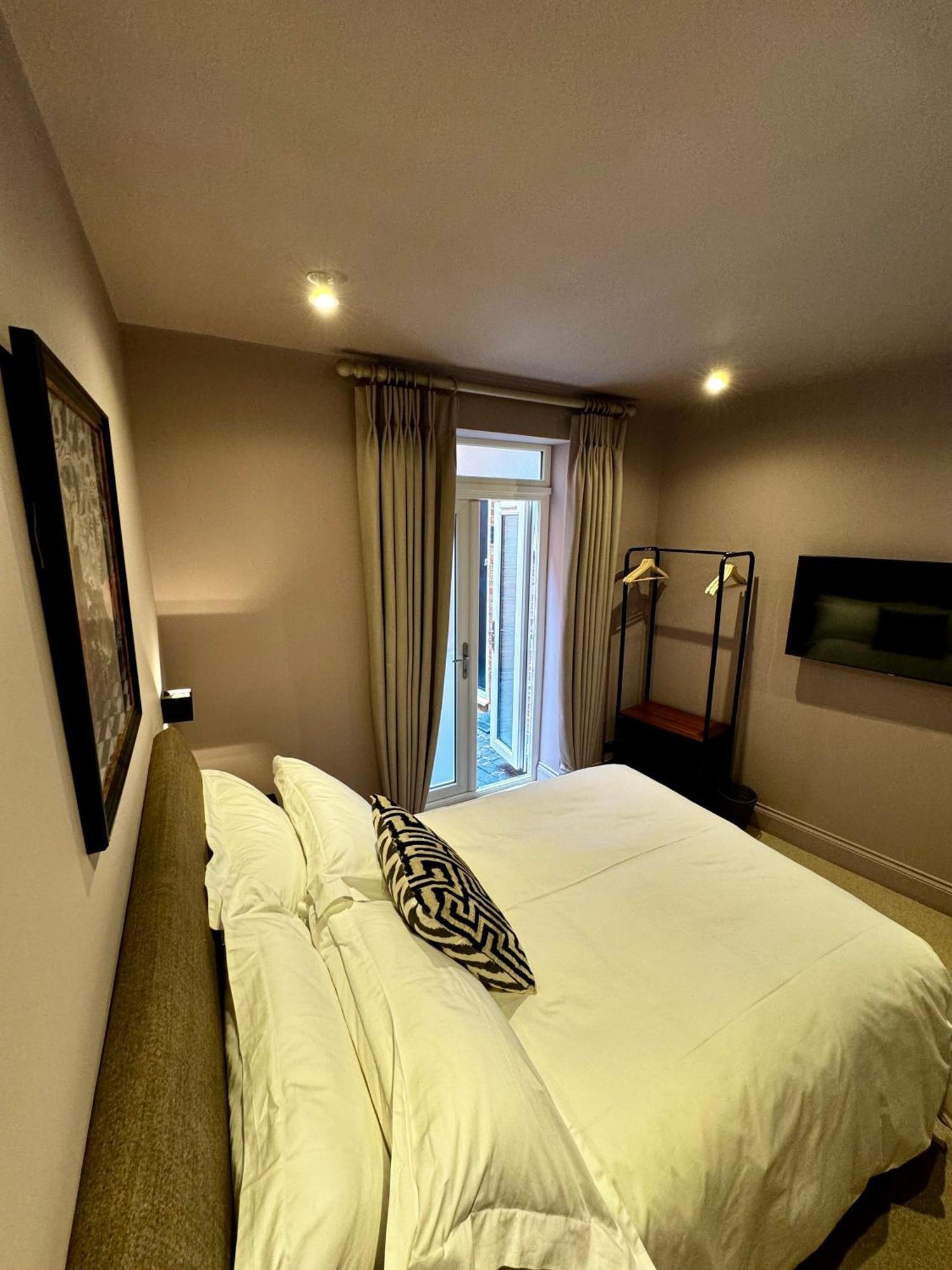 Macbeths Corner High End Luxury Apartment In Centre With Parking Stratford-upon-Avon Extérieur photo